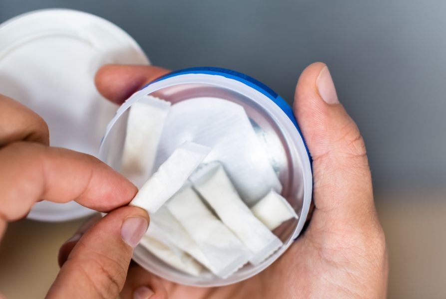 How to Use Nicotine Pouches