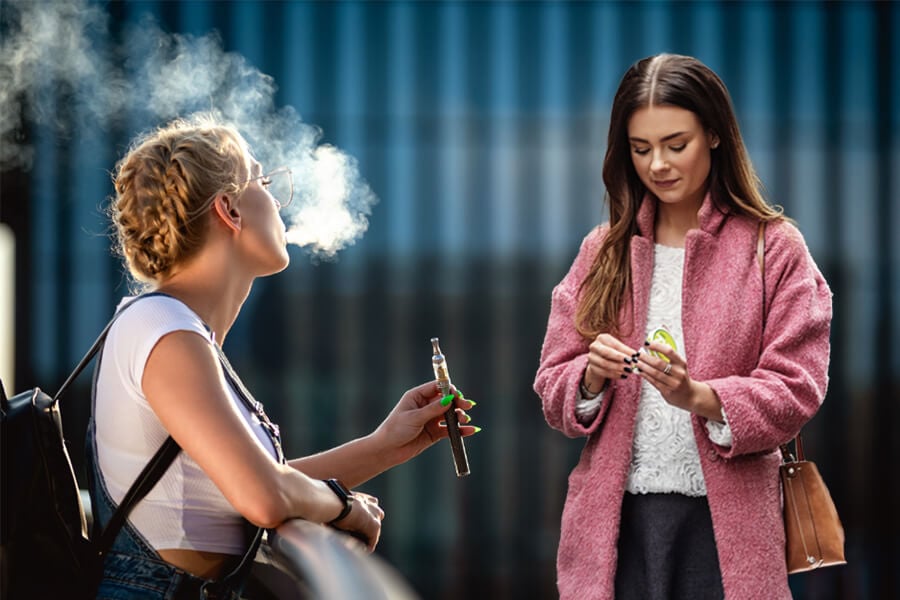 Nicotine Pouches vs Vapes: Which One is Right for You?